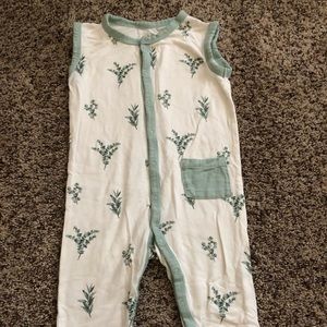 Kyte baby sleeveless snap romper